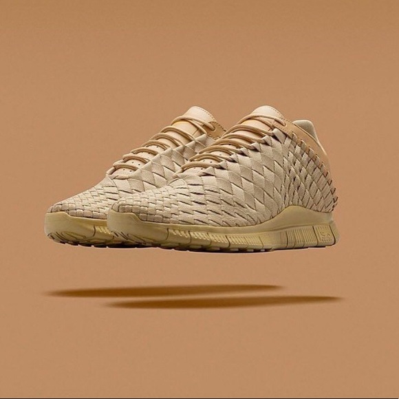 Nike Shoes - Nike Inneva Woven Sneakers